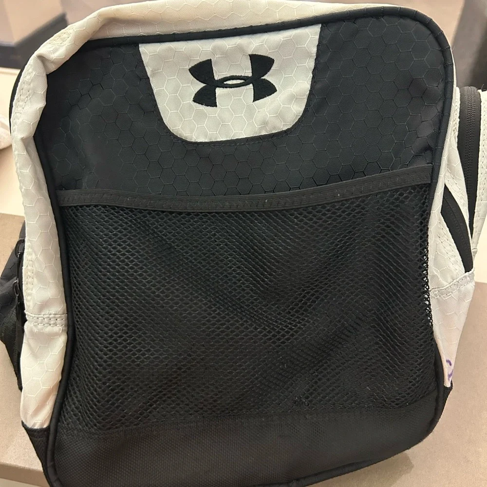 Under Armour Black and Gray Duffel Bag Preowned light wear